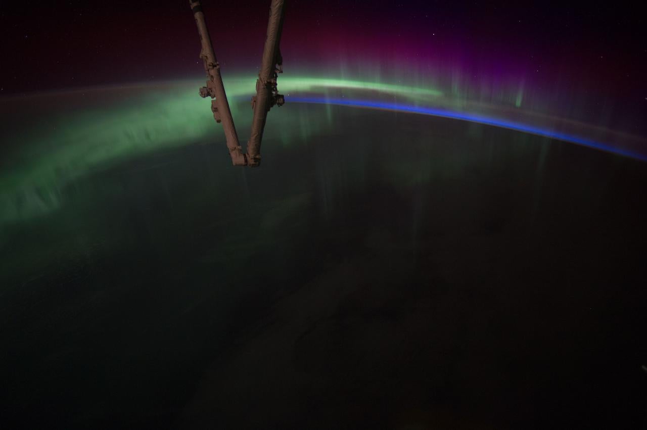 green and purple aurora