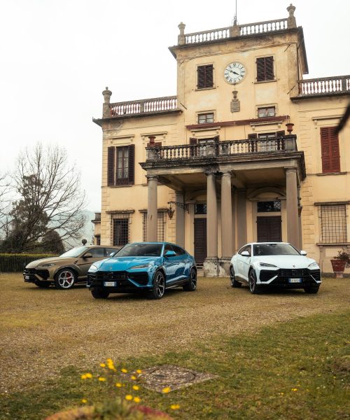 Cruising Tuscany in the more refined Lamborghini Urus SE plug-in hybrid
