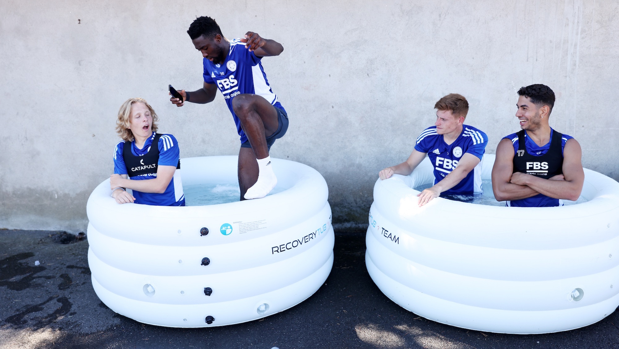 EVIAN-LES-BAINS, FRANCE - JULY 12: Wilfred Ndidi of Leicester City takes to the ice bath with Sam Braybrooke of Leicester City watched by Ayoze Perez of Leicester City and Harvey Barnes of Leicester City during the Leicester City training camp on July 12, 2022 in Evian-les-Bains, . (Photo by Plumb Images/Leicester City FC via Getty Images)