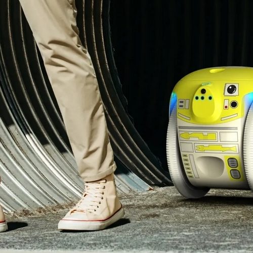 Piaggio Fast Forward G1T4 M1N1: Finally, A Real-Life Star Wars Droid to Follow You Around