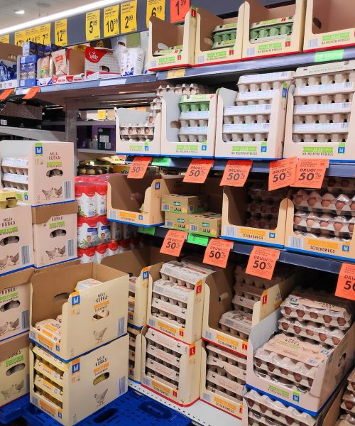 Should you keep eggs in the fridge? Short answer: Yes.