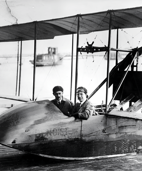 15 mind-blowing photos of flying through the decades