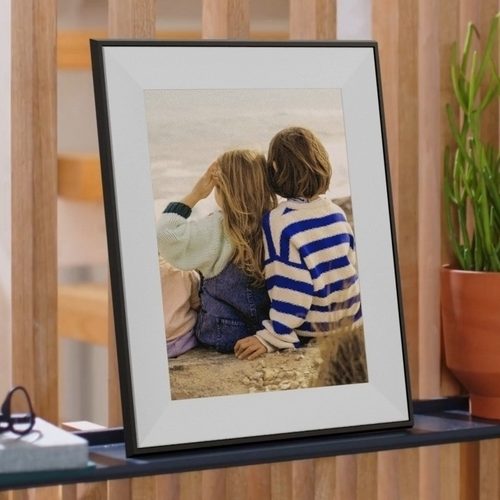 Aura Ink Digital Photo Frame Uses an E-Paper Panel for Cordless Function