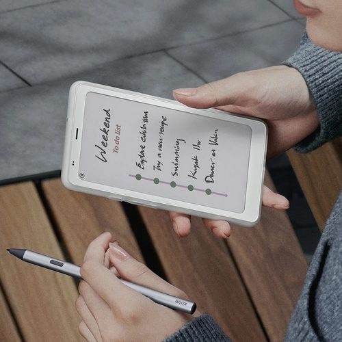 Boox Palma 2 Pro Brings Color, Stylus Support, and Cellular Data to the Pocket-Sized E-Reader