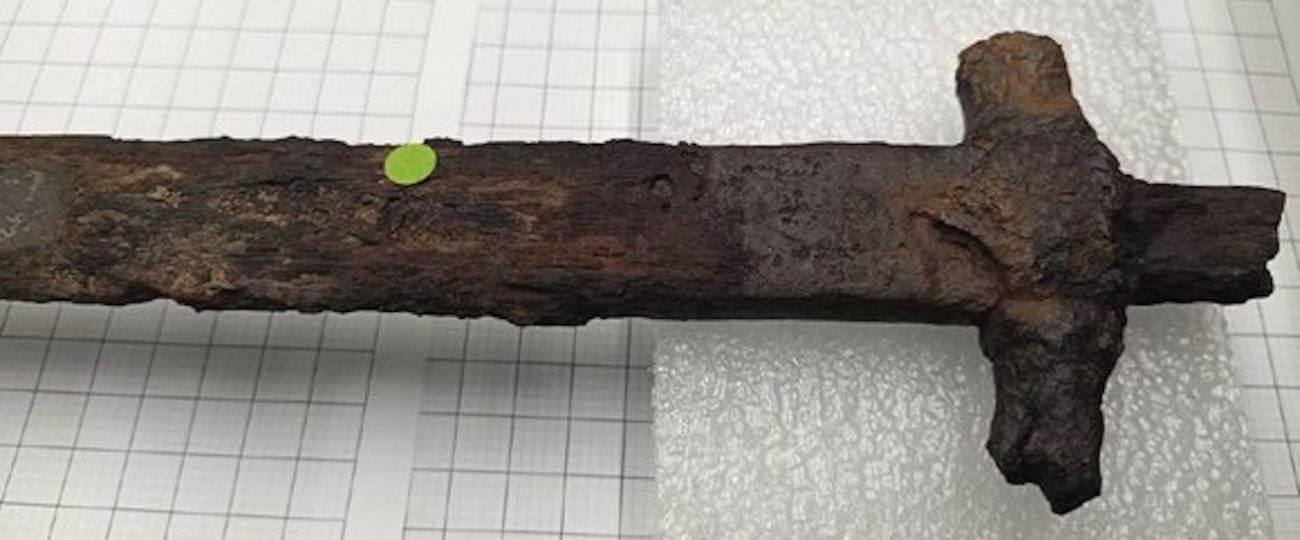 Renaissance sword reveals a hidden engraving