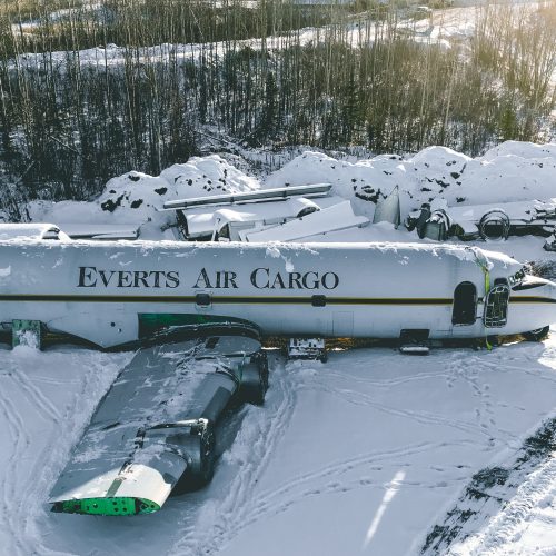 A pilot turned an old plane into a two-bedroom apartment