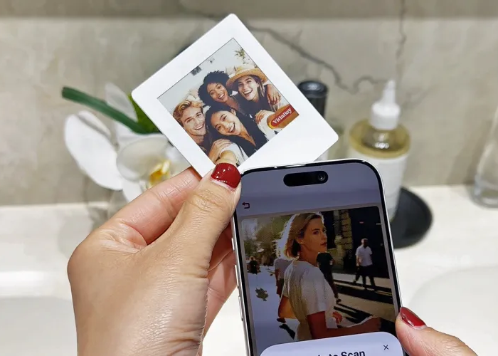 VidaBay Snap Mimics Instant Print Using a Reusable, Battery-Free E-Ink Display