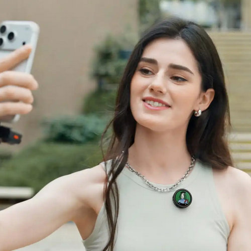 Insta360 Mic Pro Adds an E-Ink Screen to a Wireless Lapel Mic for Showing Logos and Images