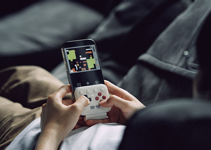 8BitDo FlipPad Puts Game Boy Controls on Your Phone with No Batteries Needed