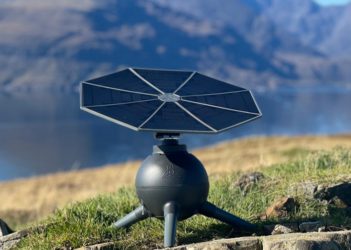 Iris T1 Puts the Portable Solar Panel on an Articulated Base That Automatically Adjusts to Face the Sun
